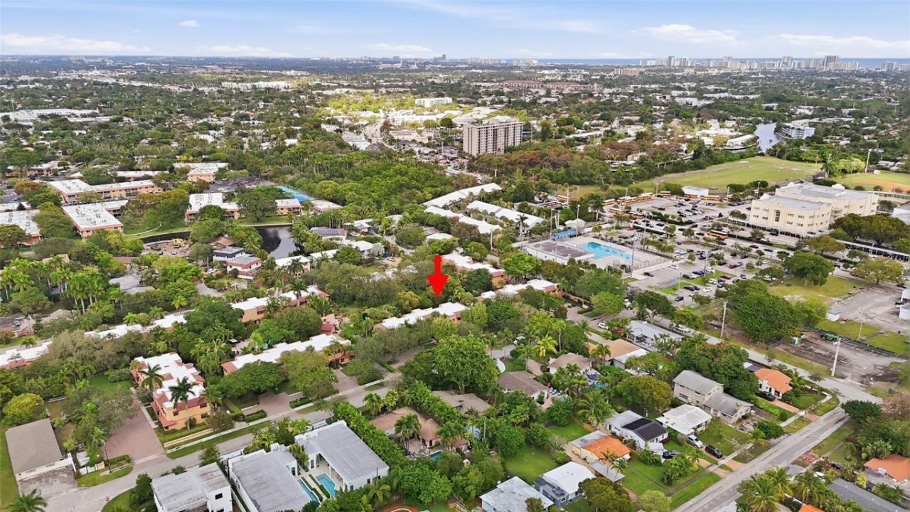 261 NE 16th Place, Unit 305, Fort Lauderdale, FL 33305 Photo