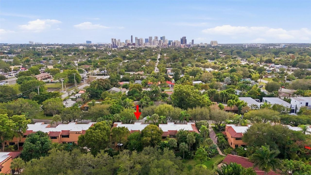 261 NE 16th Place, Unit 305, Fort Lauderdale, FL 33305 Photo