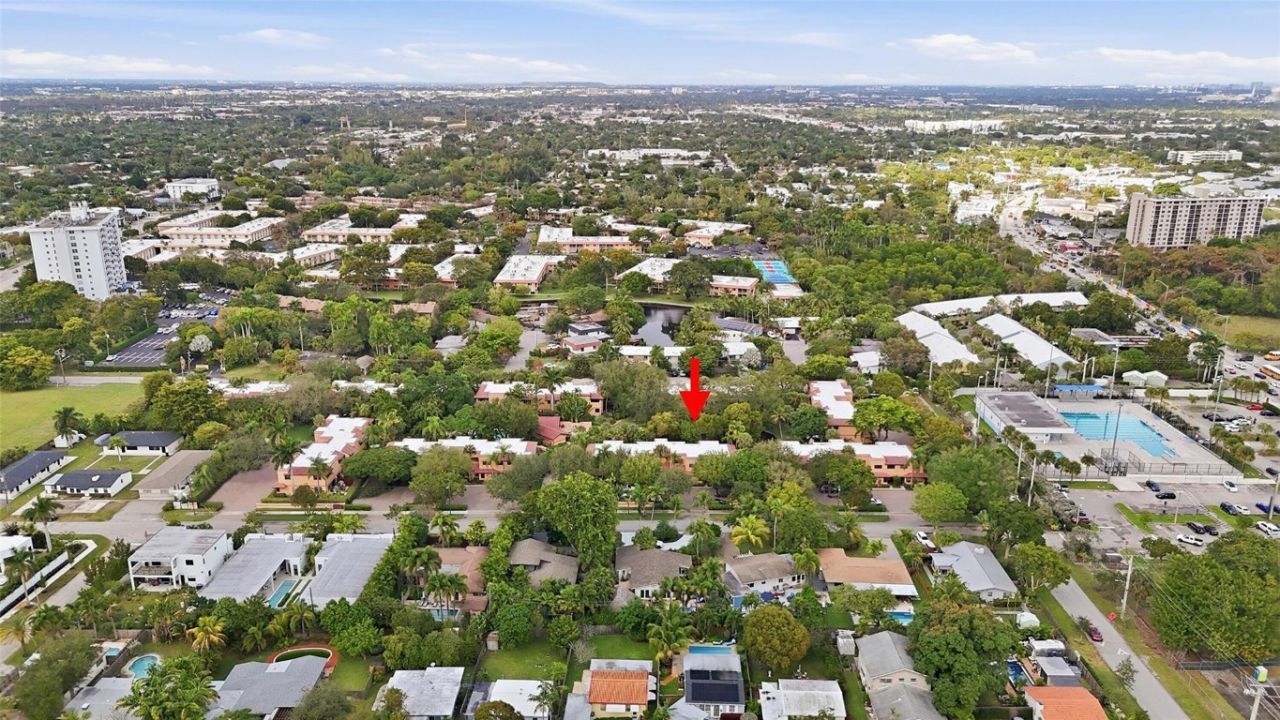 261 NE 16th Place, Unit 305, Fort Lauderdale, FL 33305 Photo