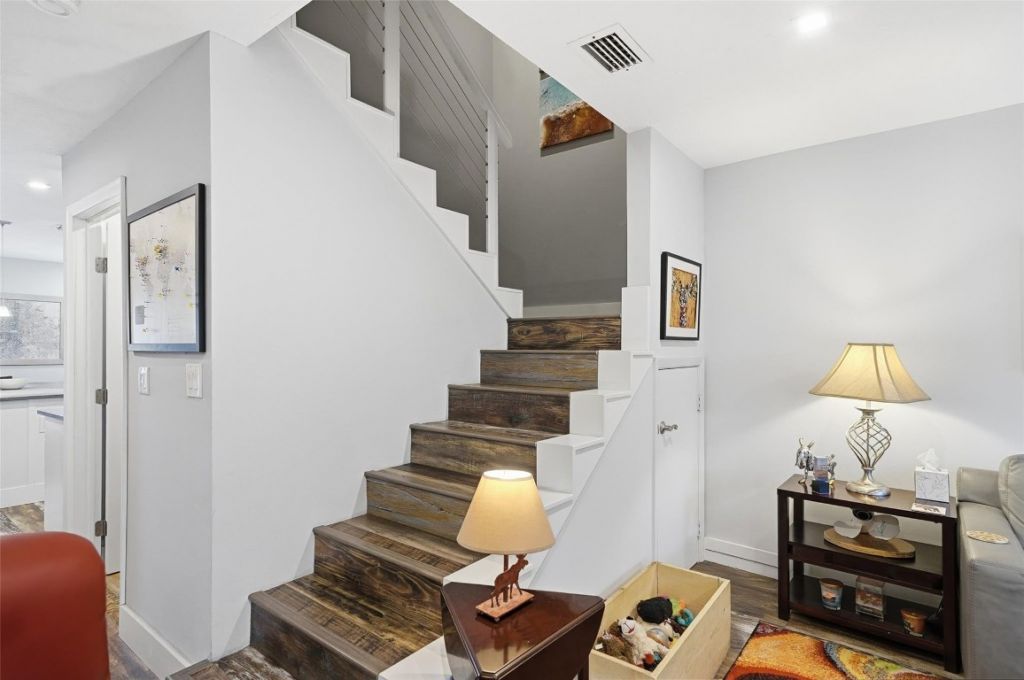 261 NE 16th Place, Unit 305, Fort Lauderdale, FL 33305 Photo