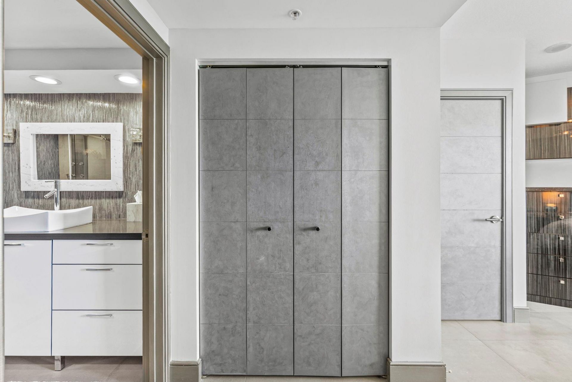 347 N New River Drive, Unit 1401, Fort Lauderdale, FL 33301 Photo