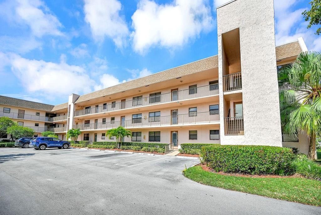 10442 Sunrise Lakes Boulevard, Unit 312, Sunrise, FL 33322 Photo