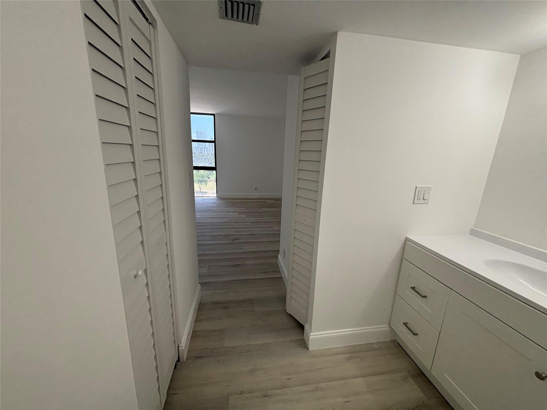 20301 W Country Club Drive, Unit 1127, Aventura, FL 33180 Photo