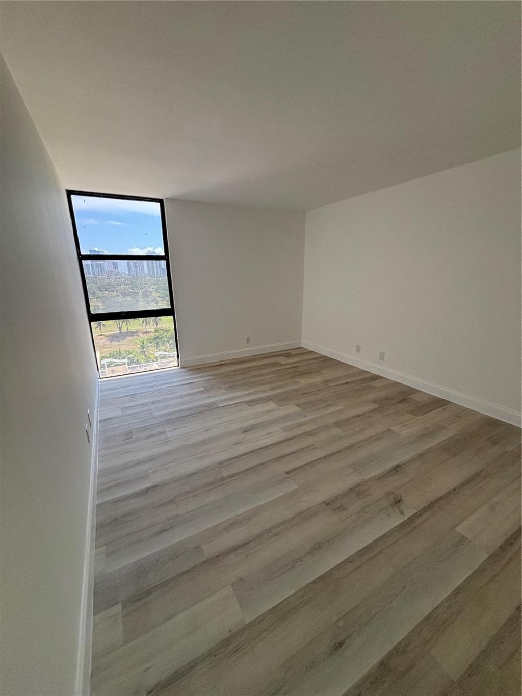 20301 W Country Club Drive, Unit 1127, Aventura, FL 33180 Photo