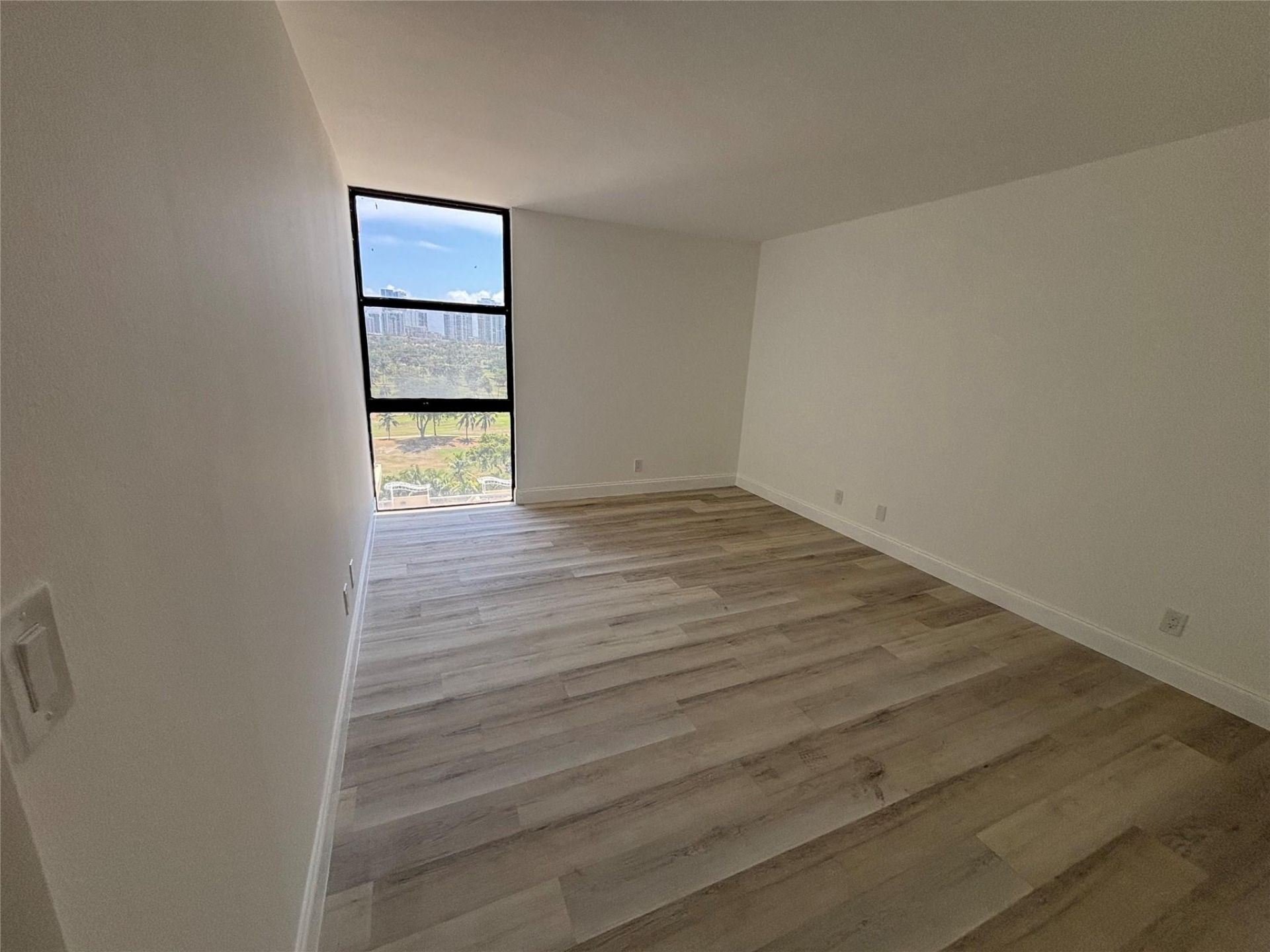 20301 W Country Club Drive, Unit 1127, Aventura, FL 33180 Photo