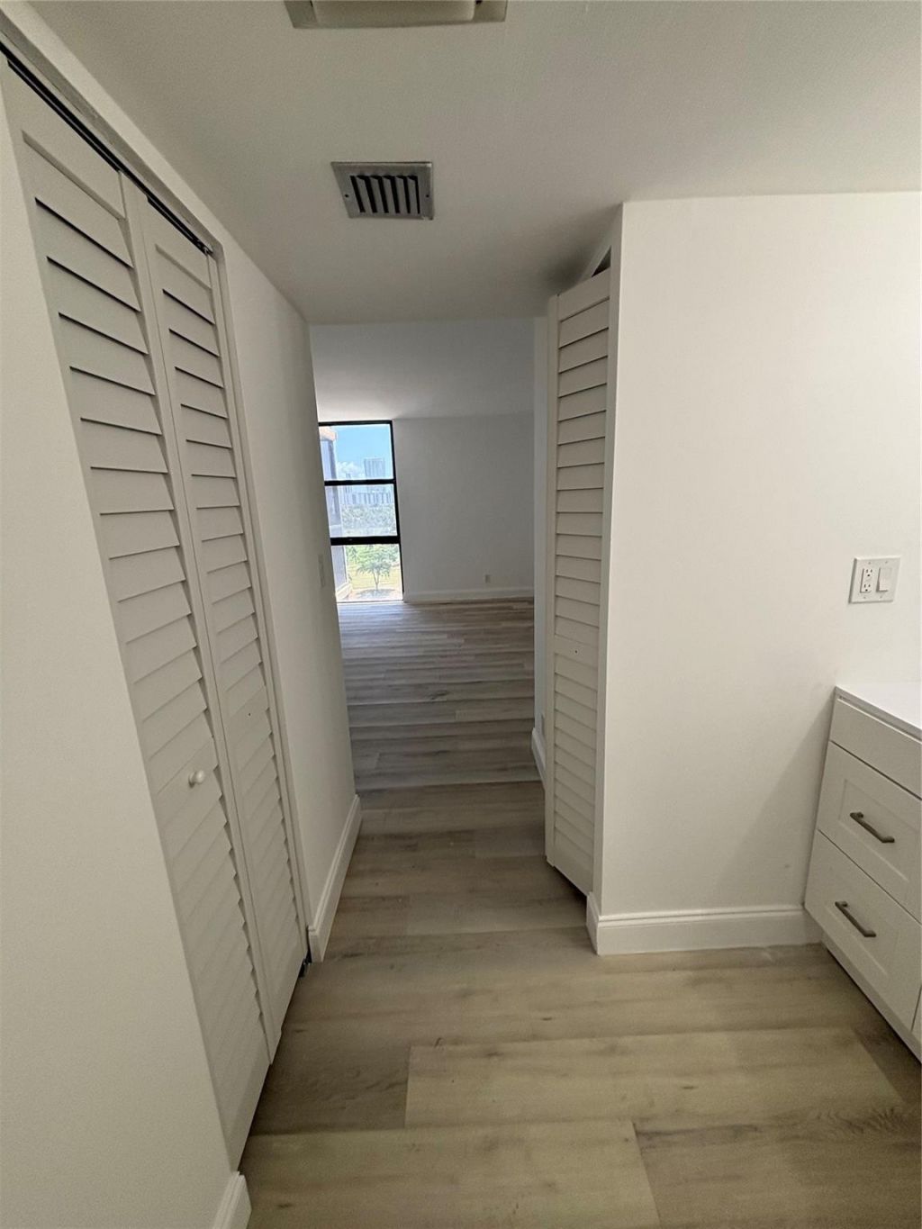 20301 W Country Club Drive, Unit 1127, Aventura, FL 33180 Photo