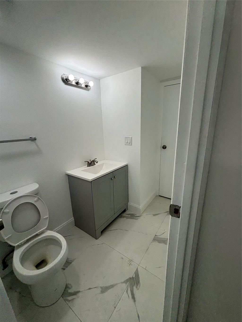 20301 W Country Club Drive, Unit 1127, Aventura, FL 33180 Photo