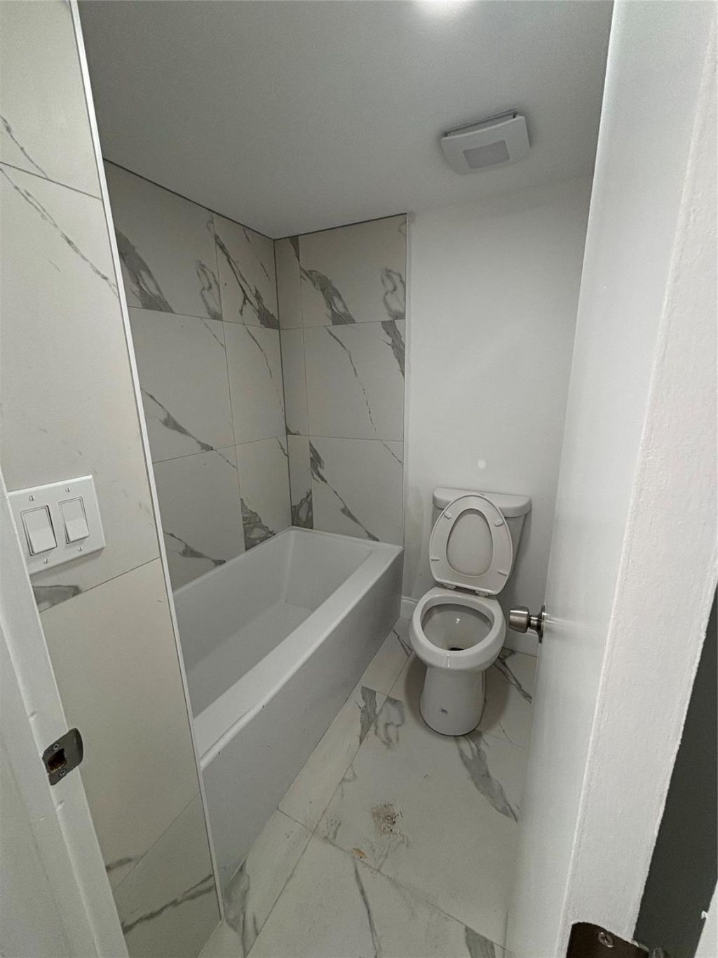 20301 W Country Club Drive, Unit 1127, Aventura, FL 33180 Photo