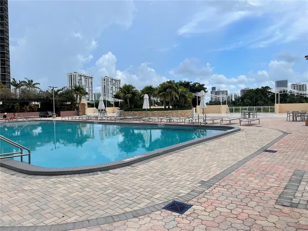 20301 W Country Club Drive, Unit 1127, Aventura, FL 33180 Photo