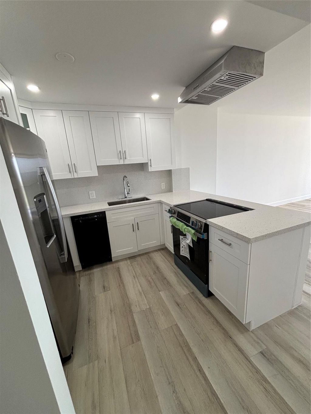 20301 W Country Club Drive, Unit 1127, Aventura, FL 33180 Photo