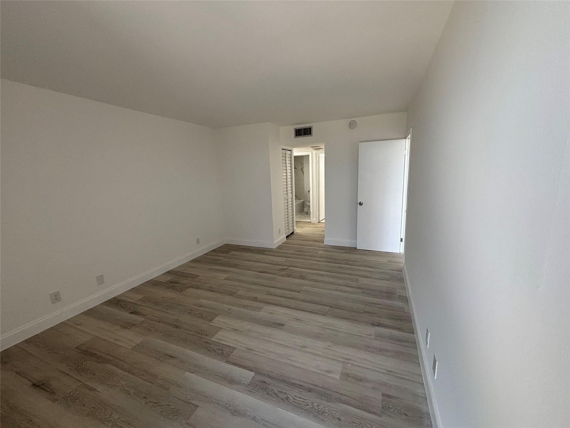 20301 W Country Club Drive, Unit 1127, Aventura, FL 33180 Photo