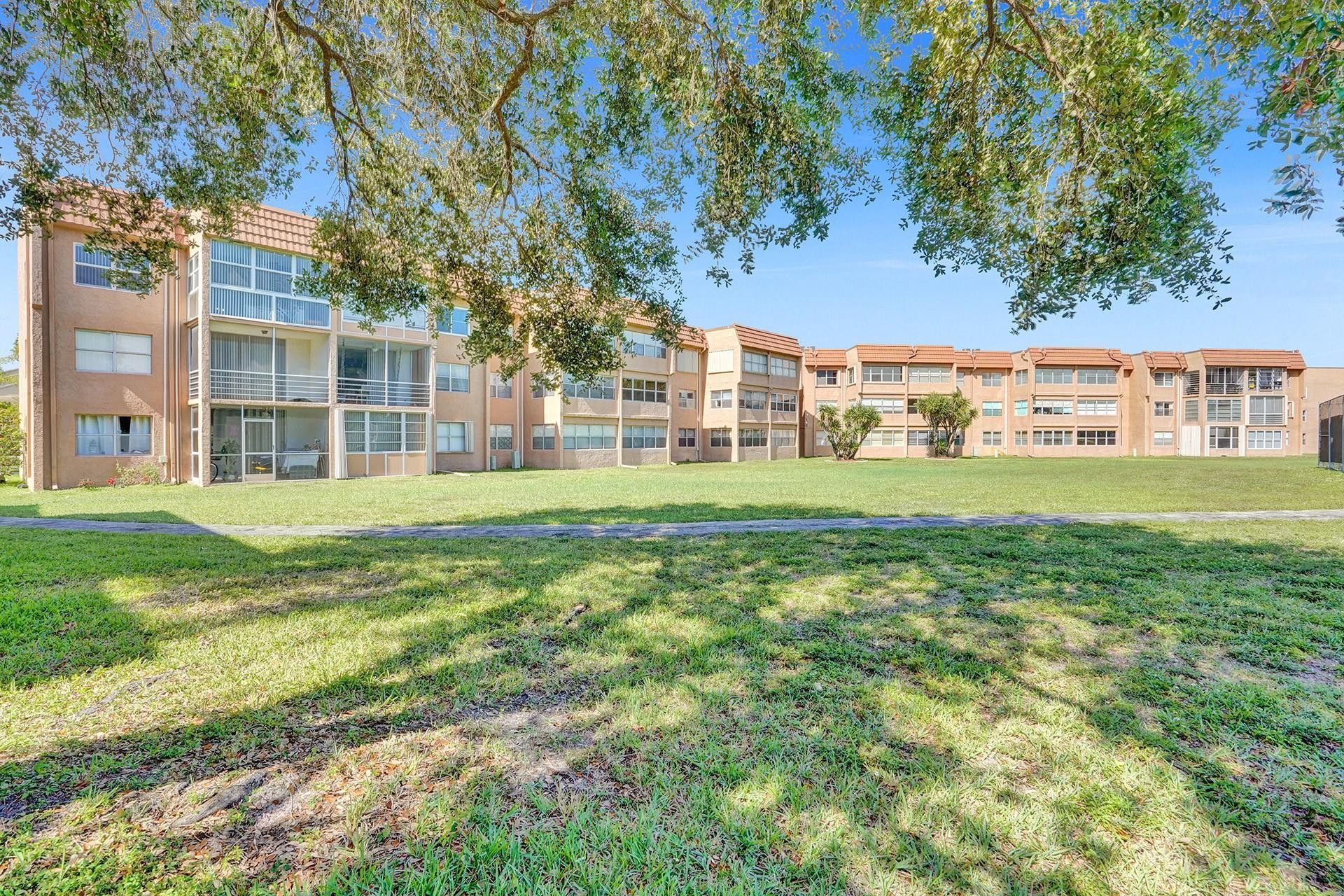 9821 Sunrise Lakes Boulevard, Unit 106, Sunrise, FL 33322 Photo