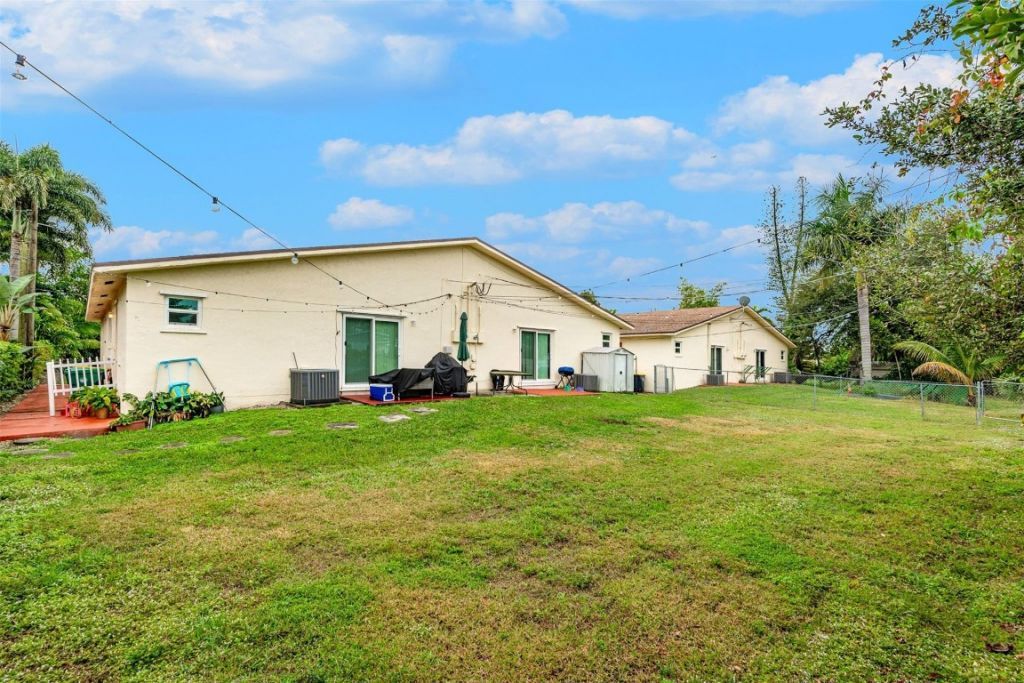 4065 SW 51st St, Dania Beach, FL 33314 Photo