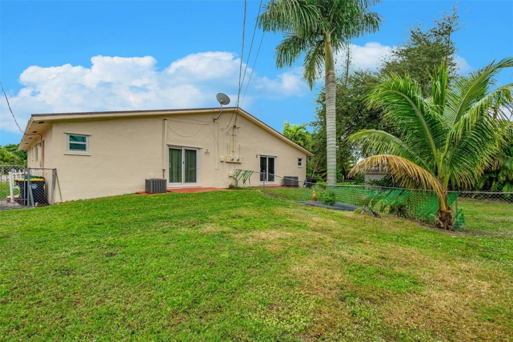 4065 SW 51st St, Dania Beach, FL 33314 Photo