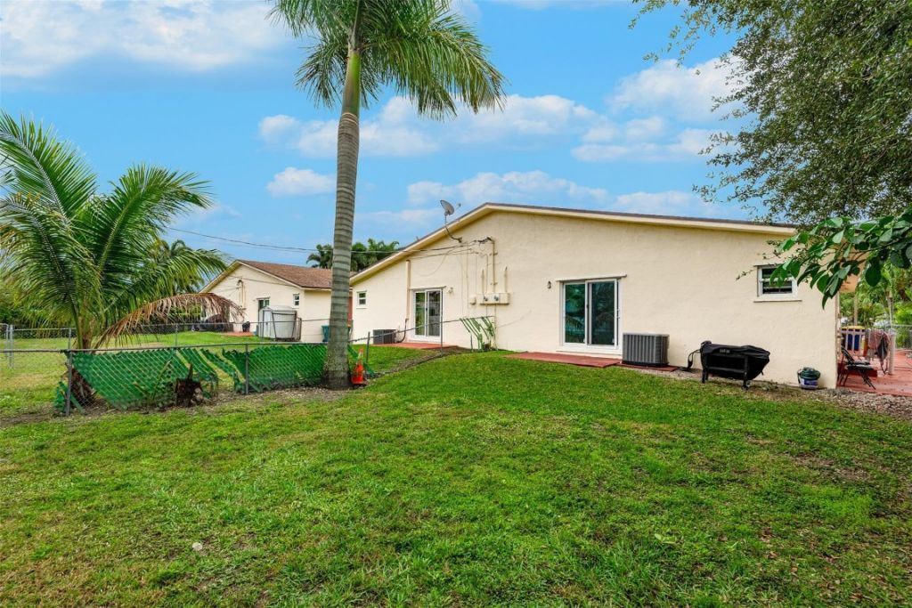 4065 SW 51st St, Dania Beach, FL 33314 Photo