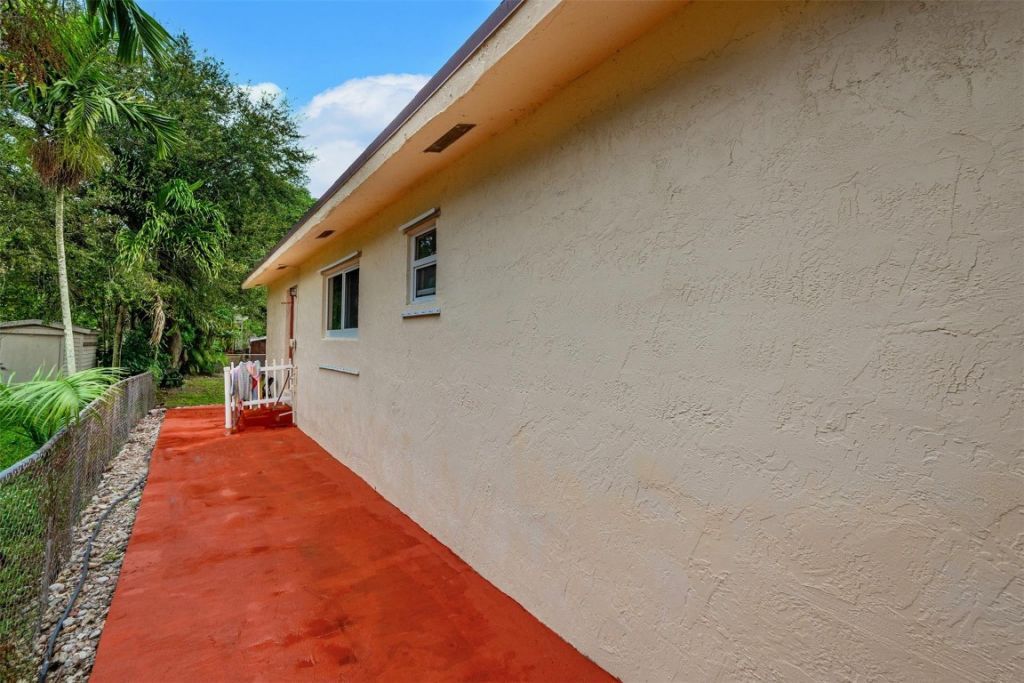 4065 SW 51st St, Dania Beach, FL 33314 Photo