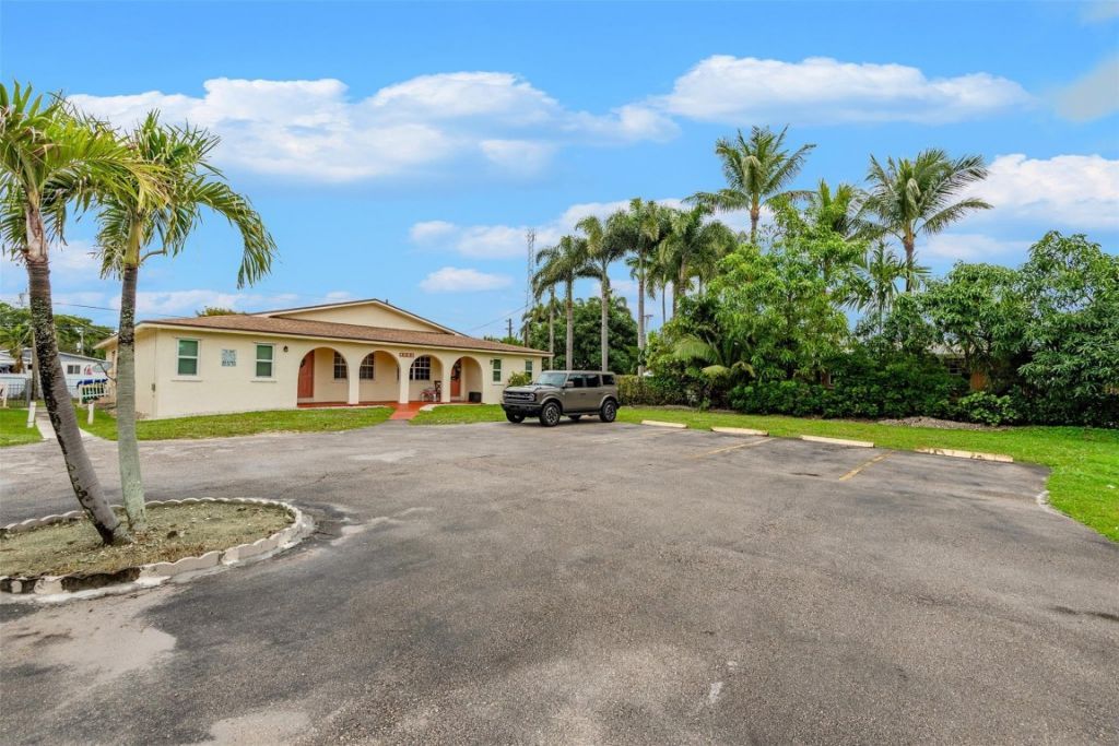 4065 SW 51st St, Dania Beach, FL 33314 Photo