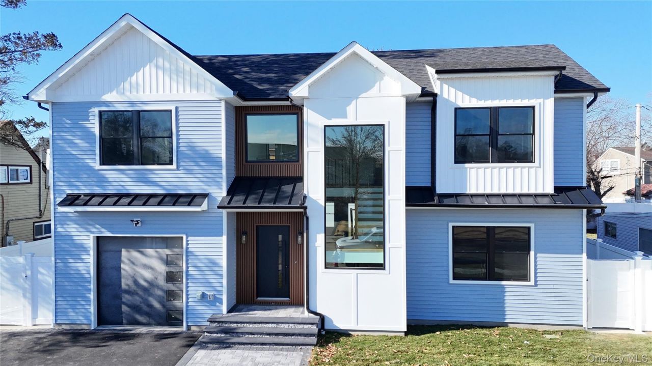 14 Fawn Lane, Westbury, NY 11590 Main Photo