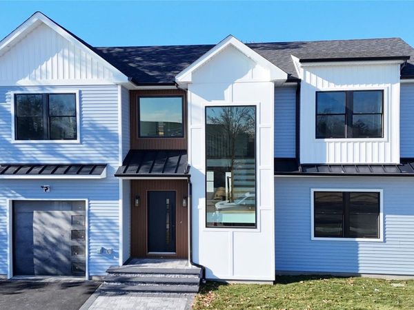 14 Fawn Lane, Westbury, NY 11590