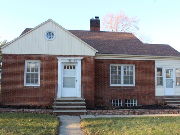 676 W Michigan Avenue, Saline, MI 48176