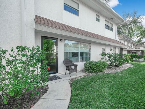 549 SUTTON PLACE, Unit t 19, LONGBOAT KEY, FL 34228