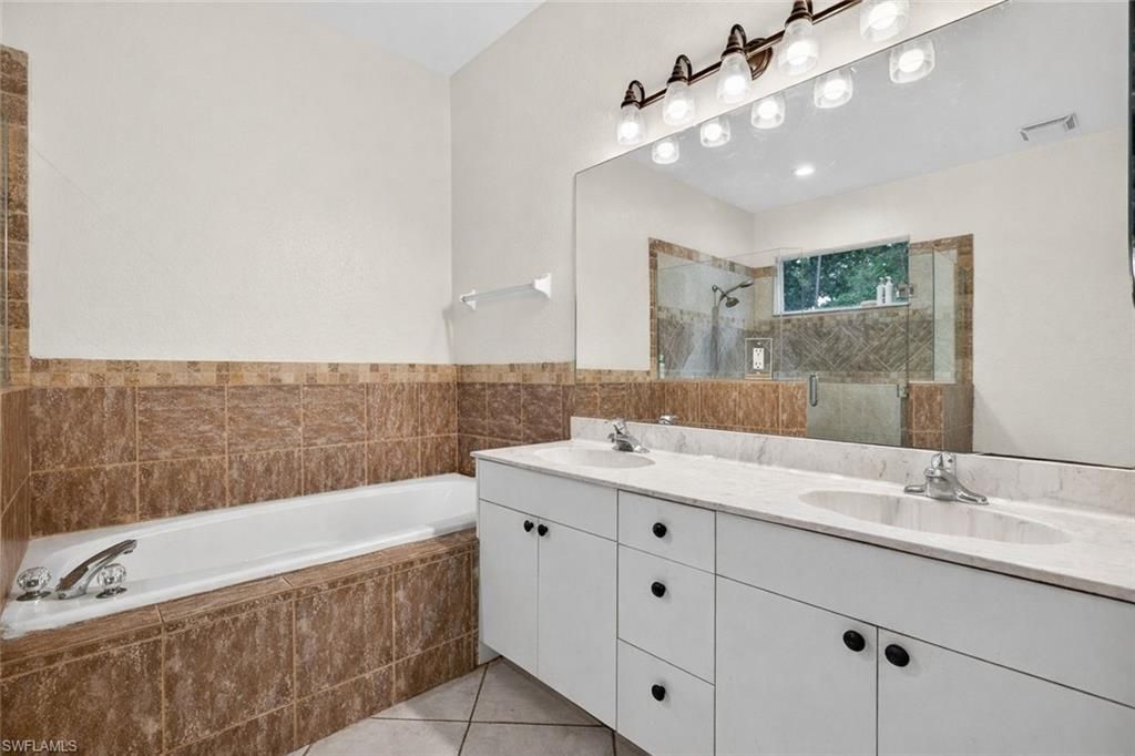 5791 Golden Gate Pkwy, Naples, FL 34116 Photo