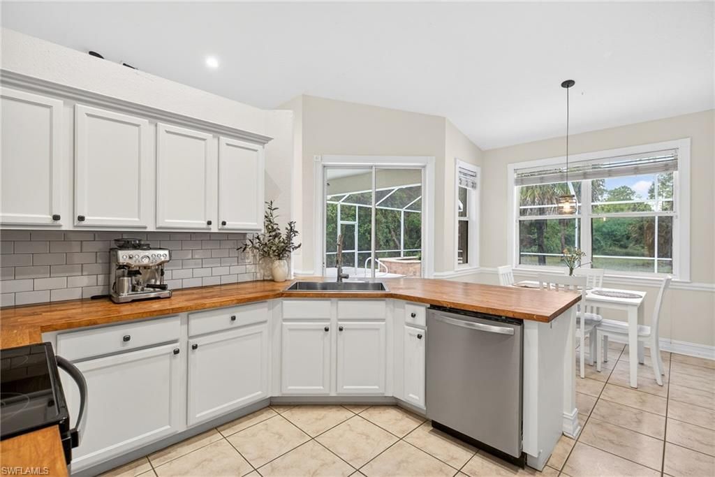 5791 Golden Gate Pkwy, Naples, FL 34116 Photo