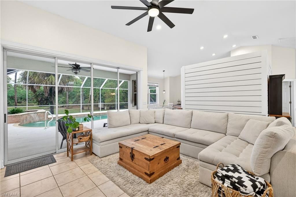 5791 Golden Gate Pkwy, Naples, FL 34116 Photo