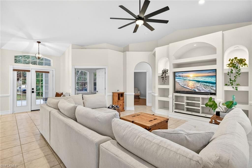 5791 Golden Gate Pkwy, Naples, FL 34116 Photo