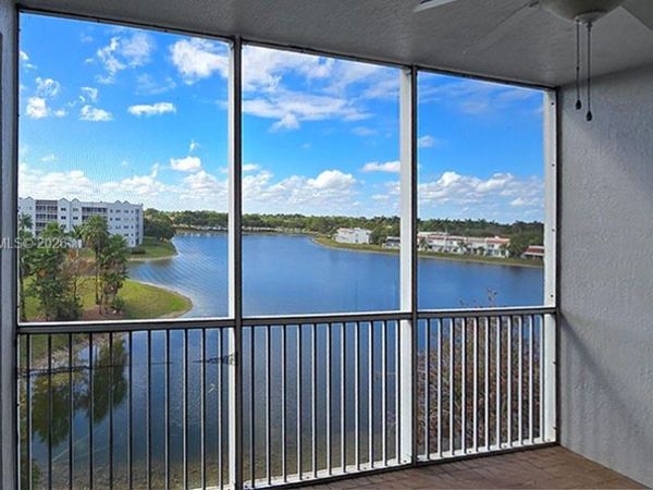 10730 NW 66th St, Unit 502, Doral, FL 33178