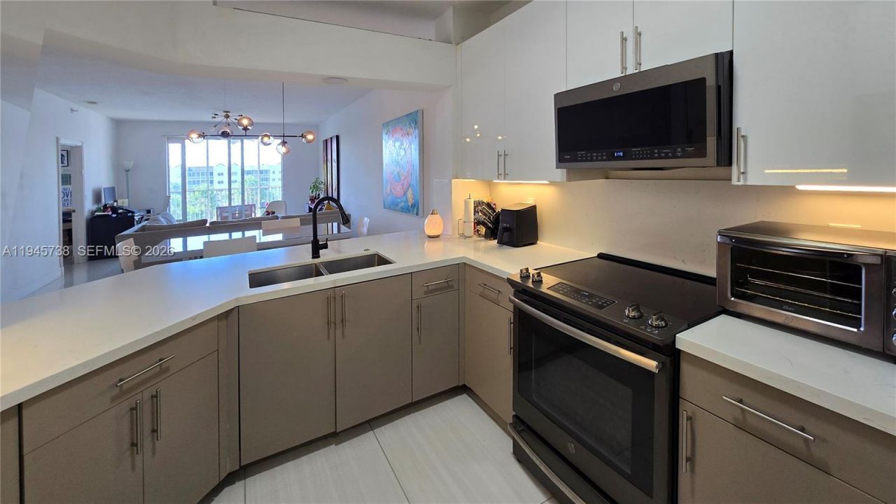 10730 NW 66th St, Unit 502, Doral, FL 33178 Photo