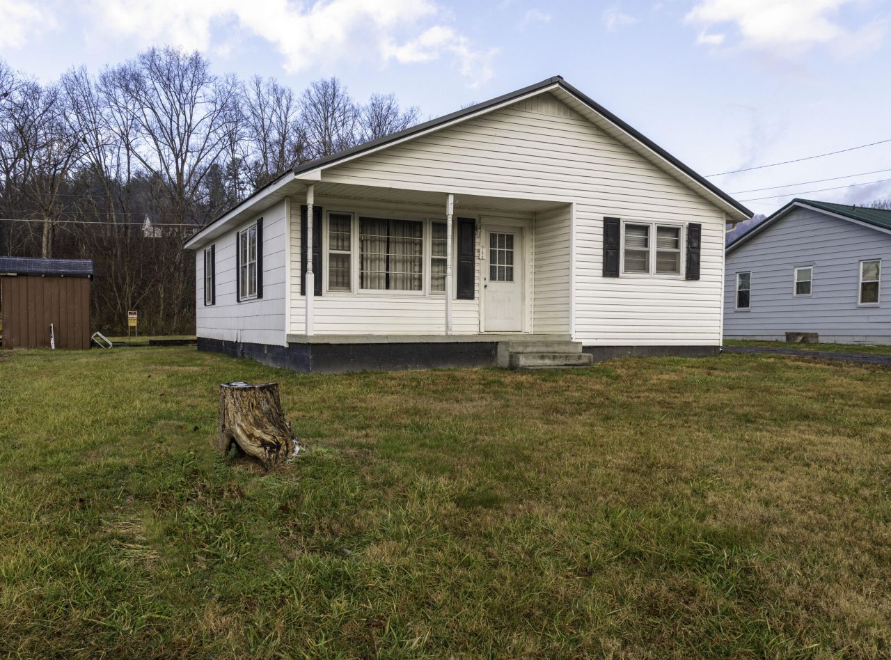1673 Main Street Sneedville, TN 37869