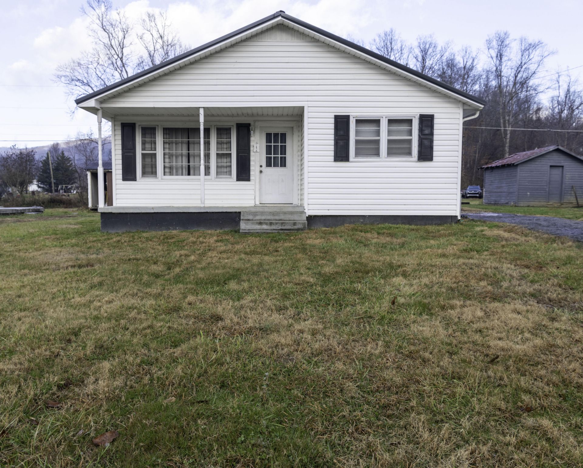 1673 Main Street Sneedville, TN 37869