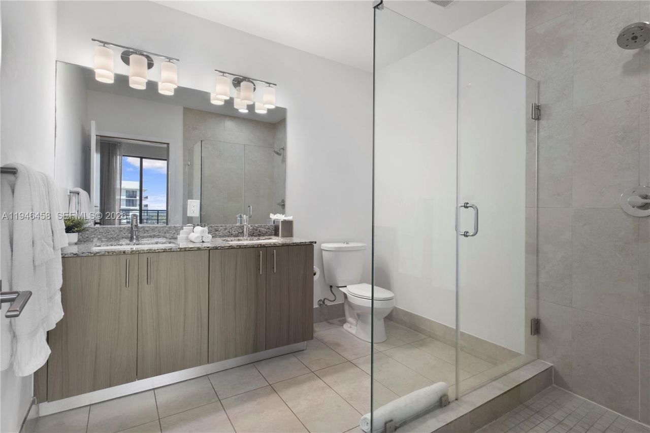 5350 NW 84th Ave, Unit 2004, Doral, FL 33166 Photo