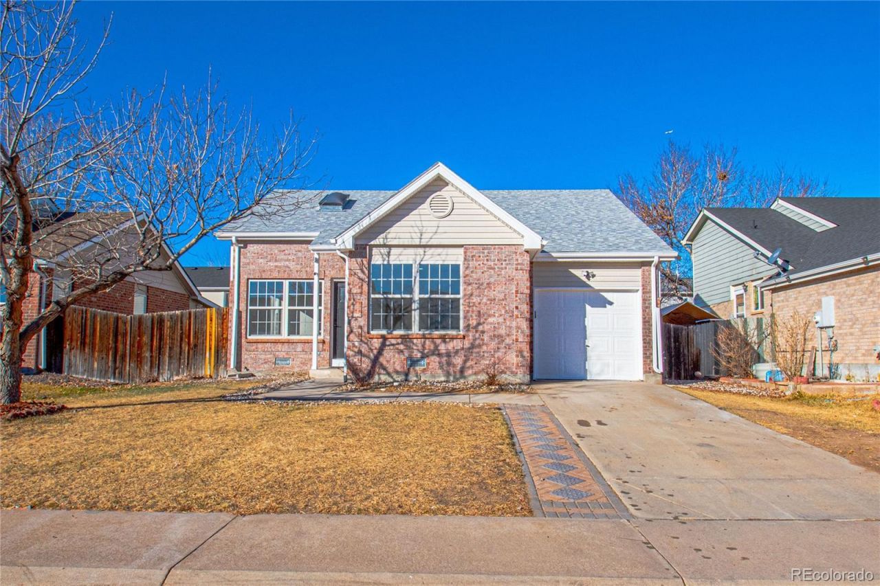 4923 Altura Street, Denver, CO 80239 Main Photo