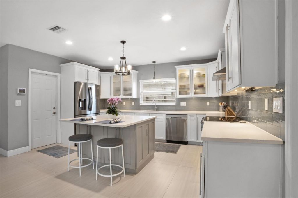 833 NE 17th Court, Fort Lauderdale, FL 33305 Photo