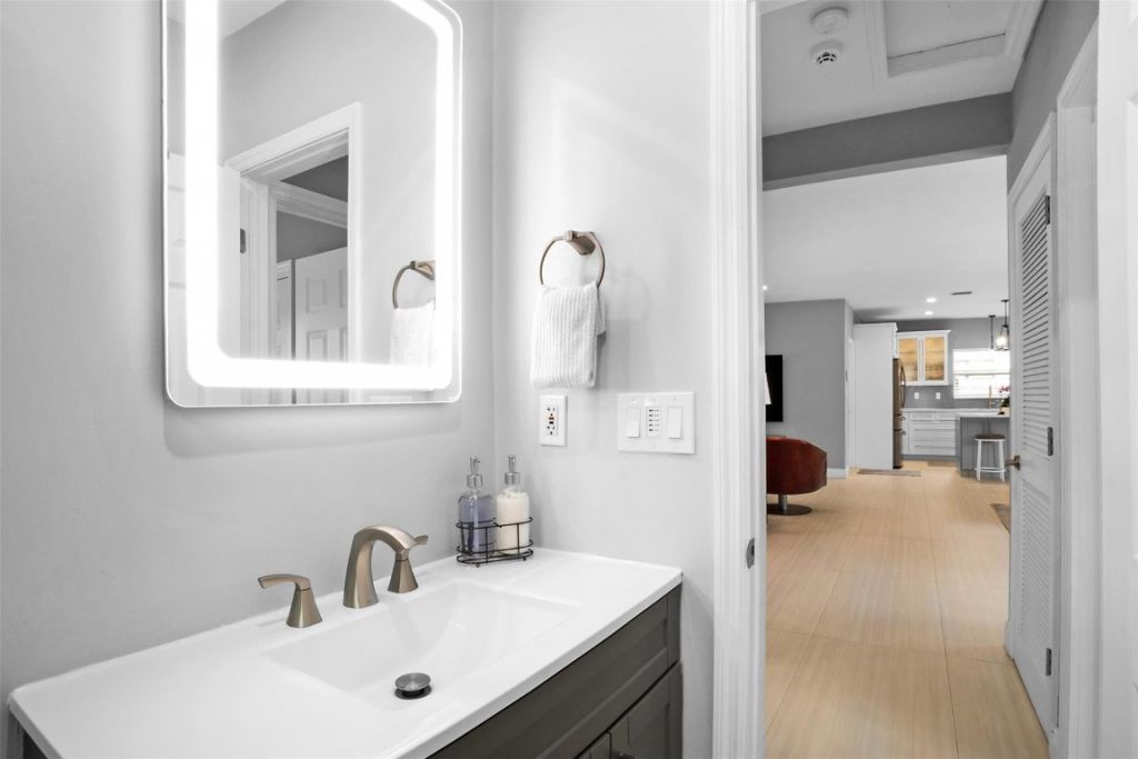 833 NE 17th Court, Fort Lauderdale, FL 33305 Photo