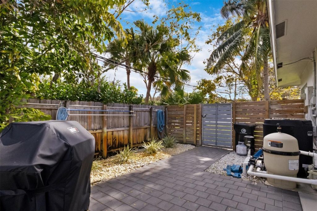 833 NE 17th Court, Fort Lauderdale, FL 33305 Photo