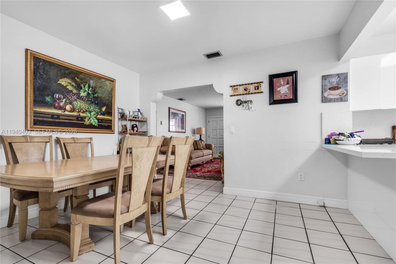 2145 SW 26th St, Miami, FL 33133 Photo