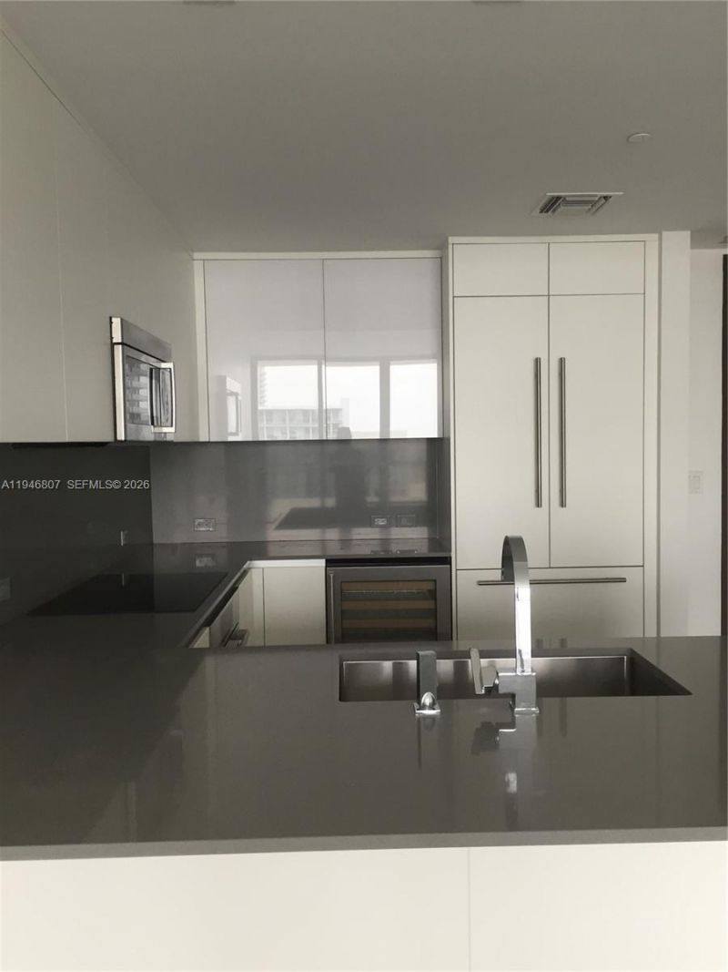 68 SE 6 , Unit 2504, Miami, FL 33131 Photo