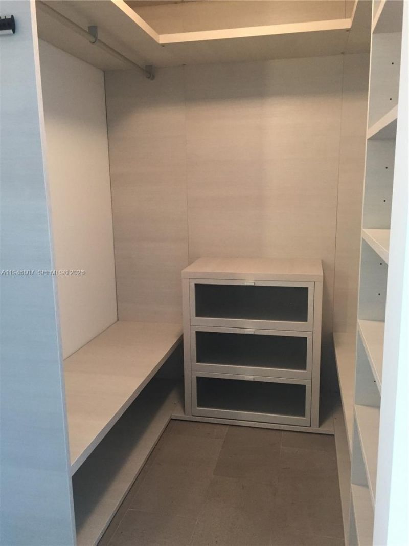 68 SE 6 , Unit 2504, Miami, FL 33131 Photo