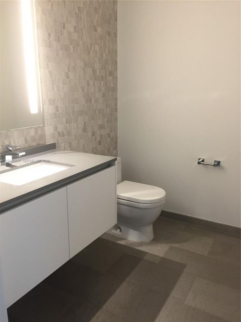 68 SE 6 , Unit 2504, Miami, FL 33131 Photo