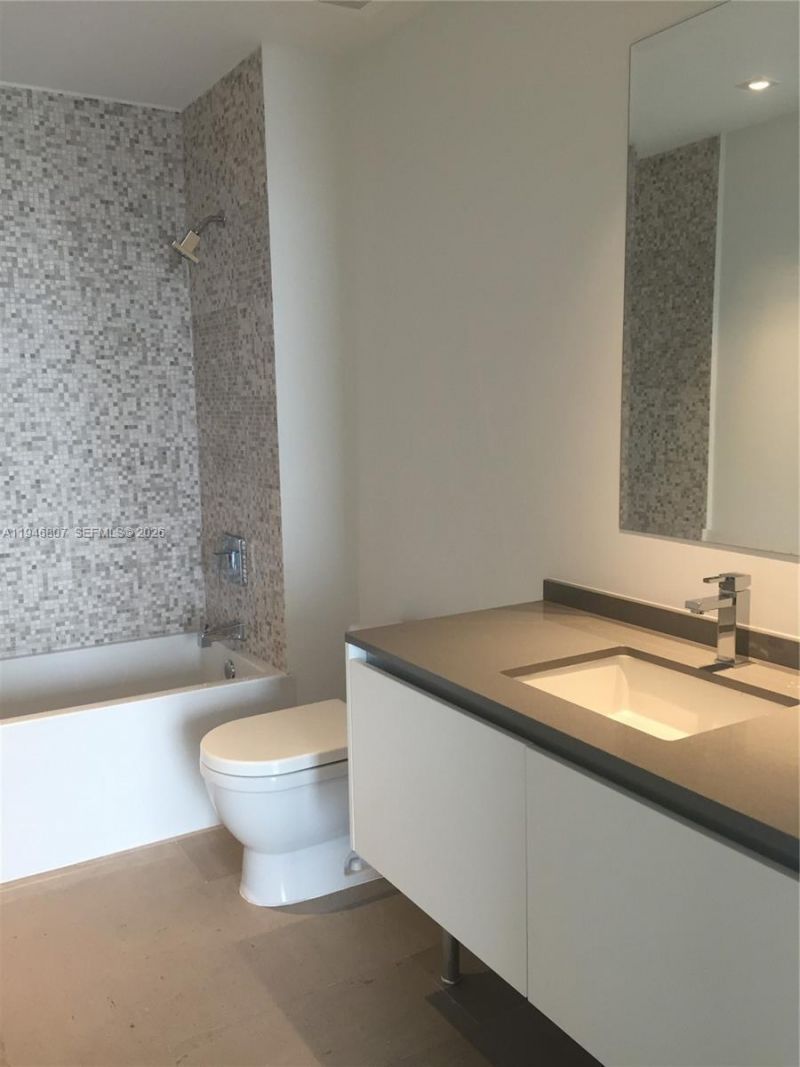 68 SE 6 , Unit 2504, Miami, FL 33131 Photo