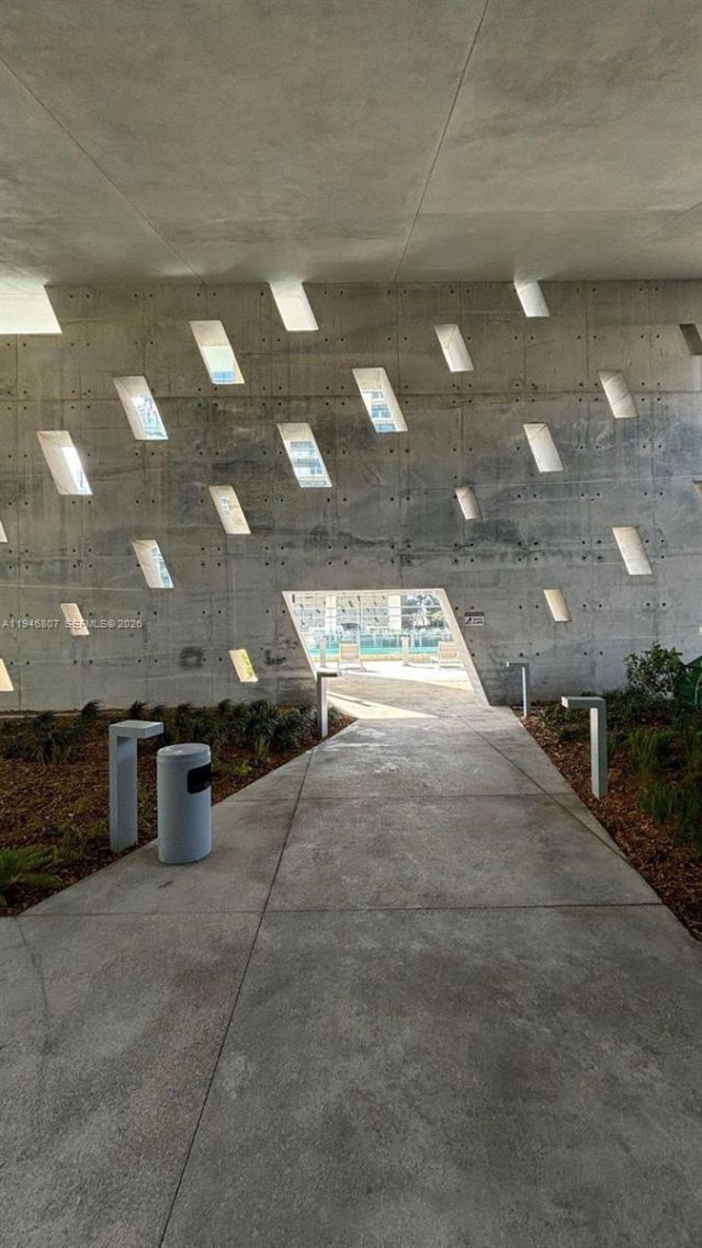 68 SE 6 , Unit 2504, Miami, FL 33131 Photo