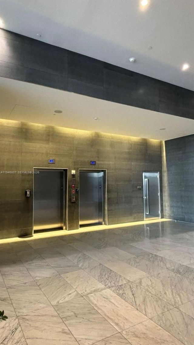 68 SE 6 , Unit 2504, Miami, FL 33131 Photo