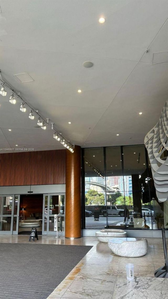 68 SE 6 , Unit 2504, Miami, FL 33131 Photo