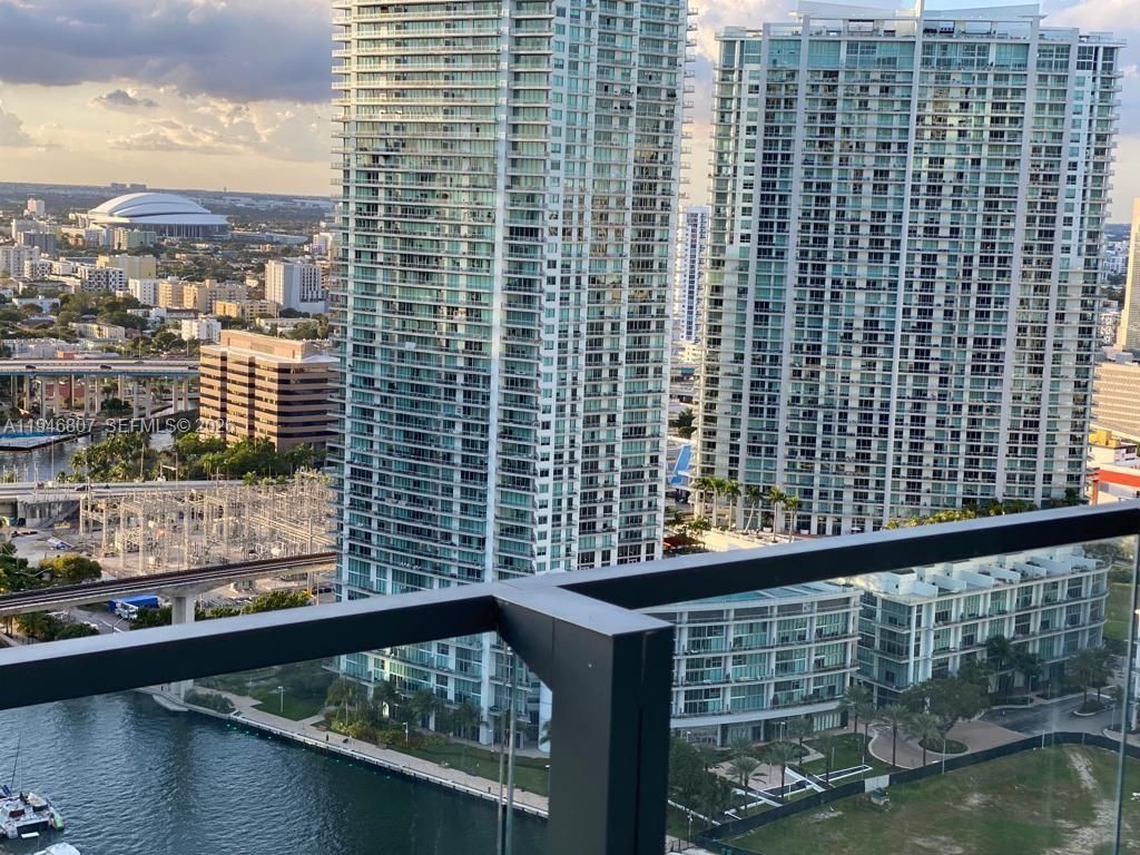 68 SE 6 , Unit 2504, Miami, FL 33131 Photo