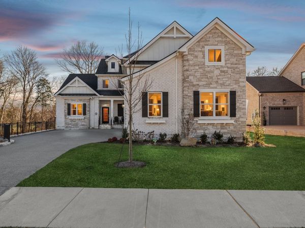 1136 Willow Springs Dr, Lebanon, TN 37087