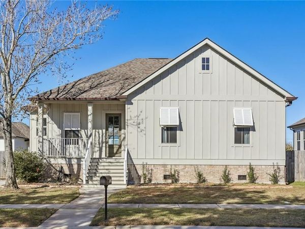 3828 DOMINIQUE Drive, Chalmette, LA 70043