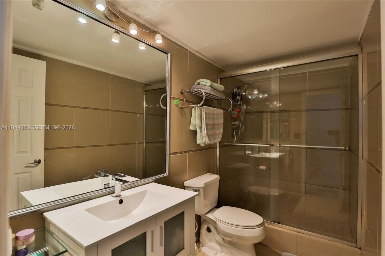 19380 Collins Ave, Unit 726, Sunny Isles Beach, FL 33160 Photo